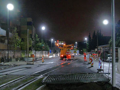 Nchtliche Fahrleitungsmontage in Amras