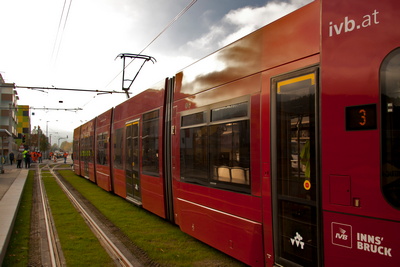 Tw 351 im neuen Wendebahnhof Amras